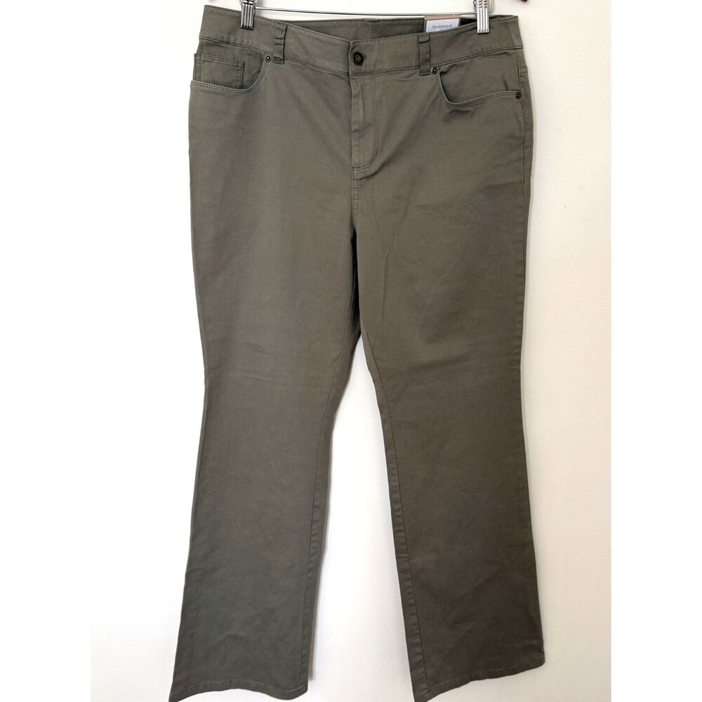 NWT Chicos Ultimate Fit Divine Twill Barely Flare Cotton Pants Olive Green Sz 2